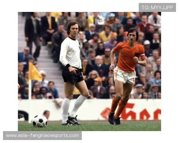 80年代足球传奇球星合影 回顾辉煌岁月与经典瞬间