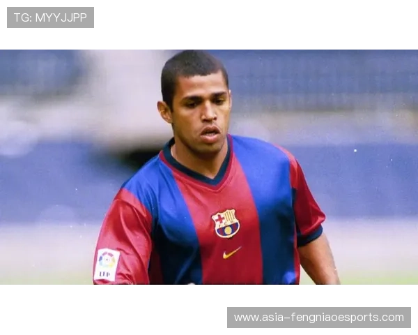 足球场上的英雄泪水与荣耀那些感人至深的球星故事