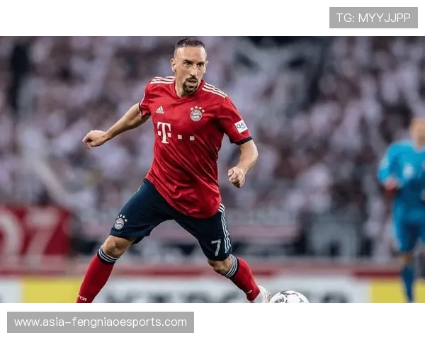 足球球星出场造型引热议 走姿被质疑过于娘炮引发网友讨论