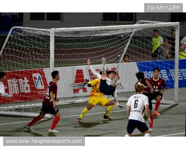 足球球星与妻子携手共度人生旅程 从赛场到家庭的爱情故事揭秘